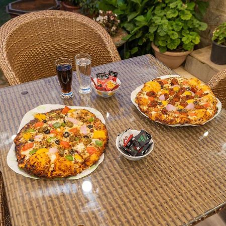 Stayvista At Floradale W Jacuzzi & Wood-Fire Pizza كاساولى المظهر الخارجي الصورة
