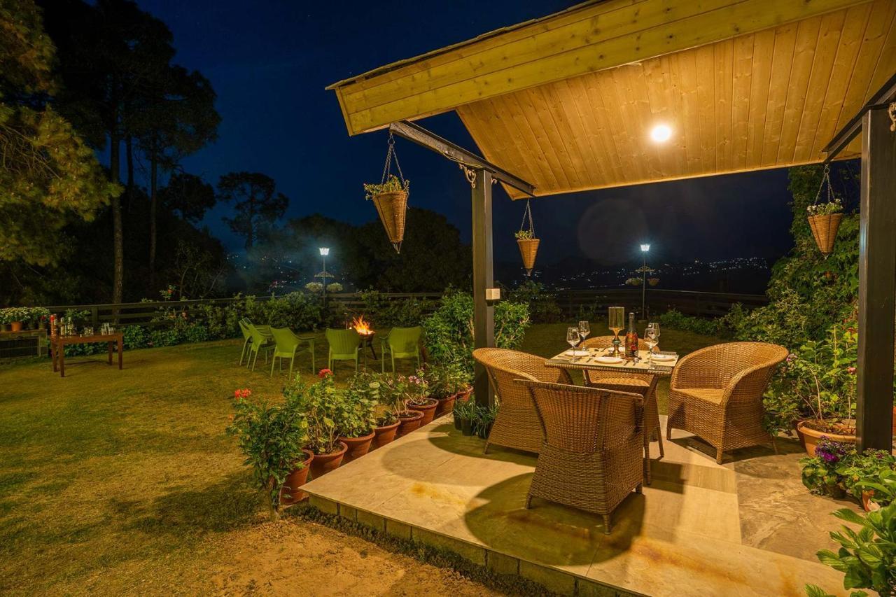 Stayvista At Floradale W Jacuzzi & Wood-Fire Pizza كاساولى المظهر الخارجي الصورة