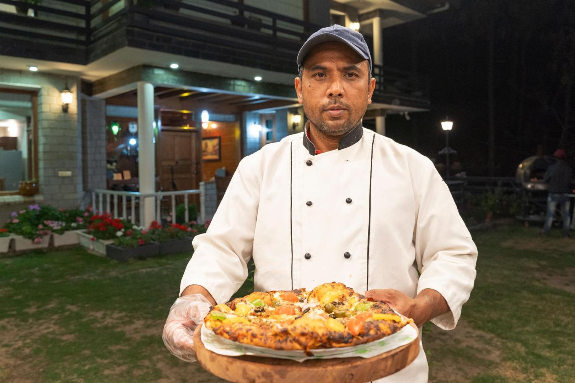 Stayvista At Floradale W Jacuzzi & Wood-Fire Pizza كاساولى المظهر الخارجي الصورة
